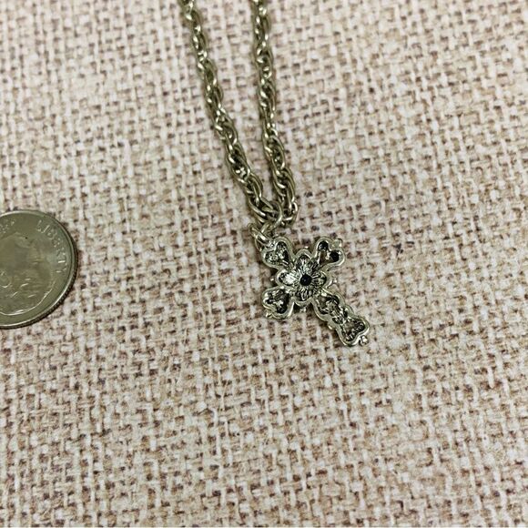 ‎Silver Scroll Work Cross Necklace - Picture 3 of 3